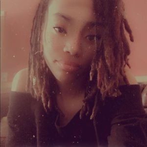 Meet your Posher, Brittney